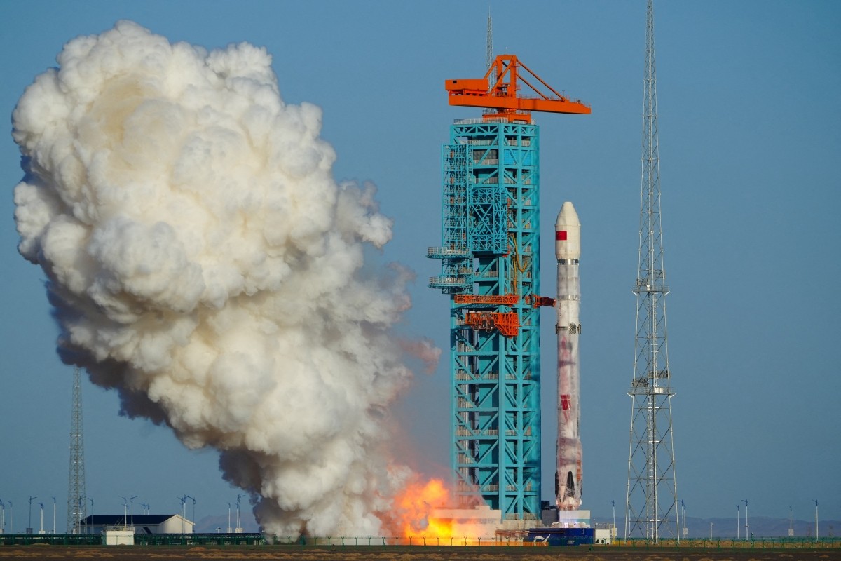 Foguete dá ré? China consegue feito inédito ao fazer propulsor voltar e pousar em terra firme; VÍDEO