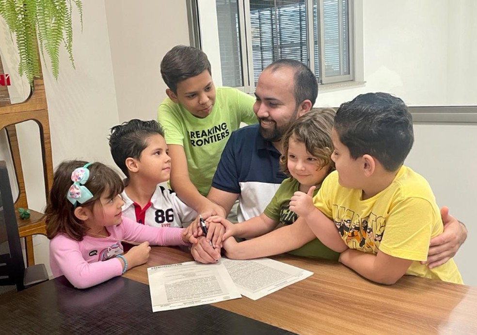 Enfermeiro de Rio Claro conquista casa própria para morar com os cinco filhos após a morte do companheiro — Foto: Arquivo Pessoal