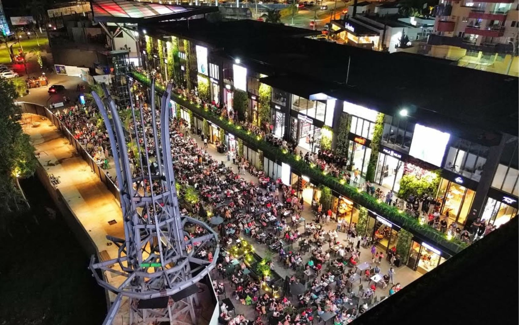 Influenciadora se surpreende com fachada de shopping em Goiás: 'Parece Miami'; vídeo 