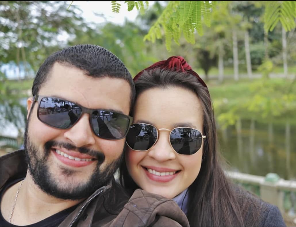 Corpos de casal encontrado morto dentro de carro são enterrados em São Carlos