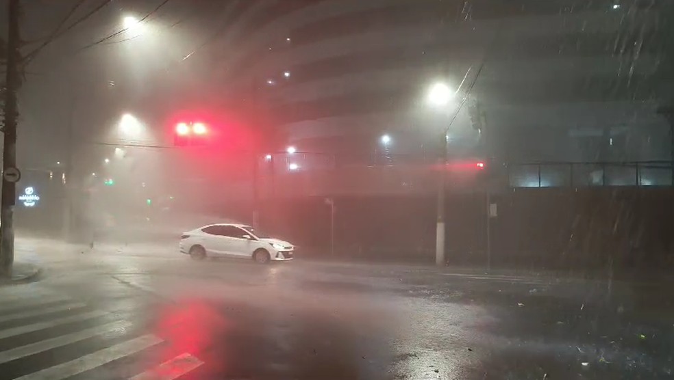 Tempestade atinge São Bernardo do Campo nesta sexta-feira (11) — Foto: Thomaz Banhara Kravezuk