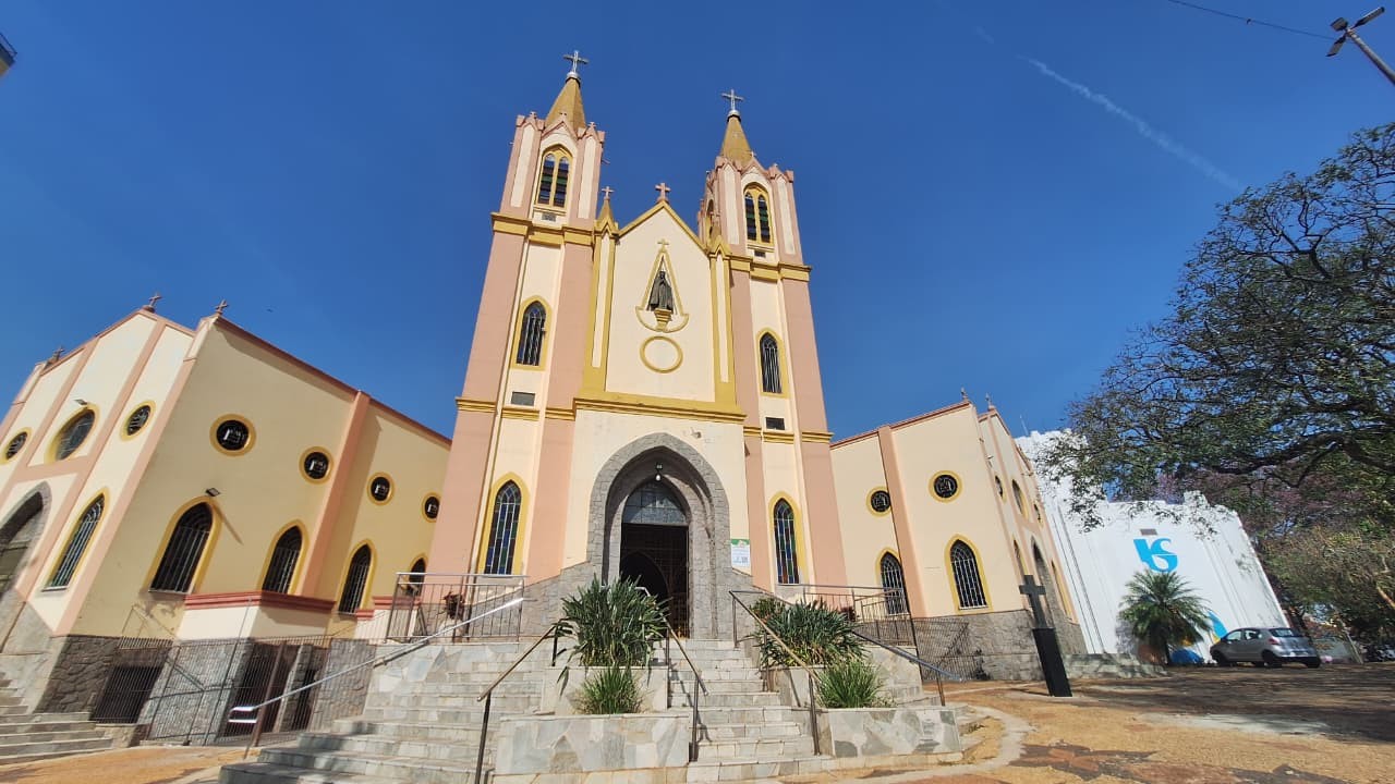 Santuário Diocesano de Nossa Senhora Aparecida celebra 85 anos de histórias de fé, amor e devoção à padroeira, em Presidente Prudente