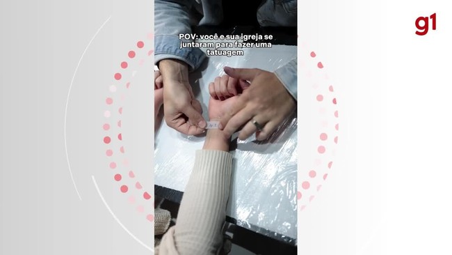 Igreja faz sessão de tatuagem coletiva em fiéis em Balneário Camboriú