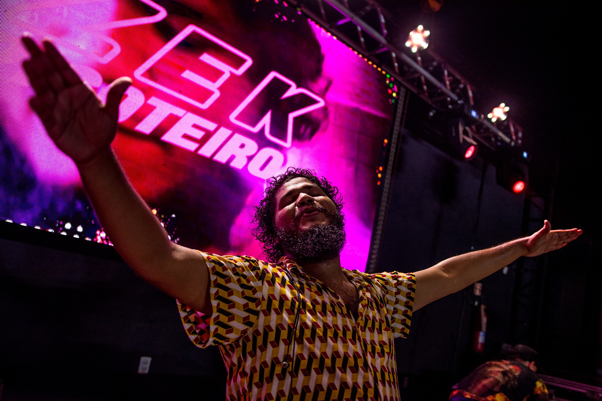 Com set amazônico, DJ paraense faz público 'tremer' em festival na França: 'Uma catarse maravilhosa'