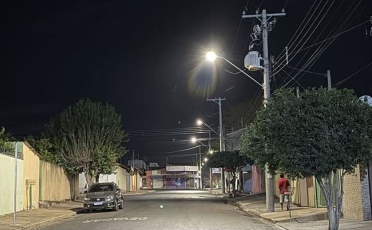 Homem de 36 anos é morto a tiros em calçada no interior de SP