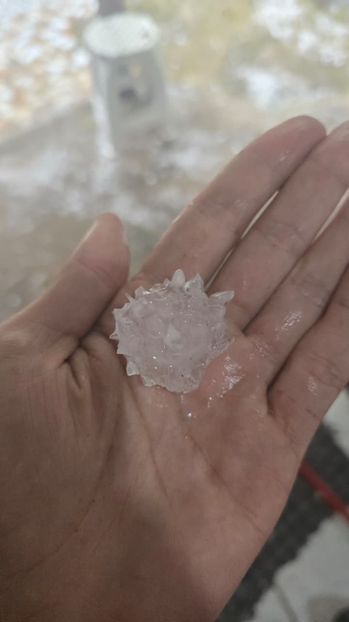Chuva de granizo atinge Osasco; capital paulista entra em estado de atenção para alagamentos