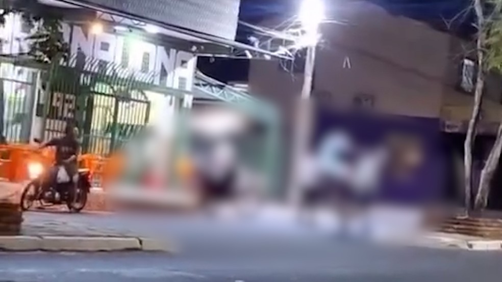 MP pede que Polícia Civil identifique homens que foram filmados agredindo idoso no MA — Foto: Reprodução/Redes sociais