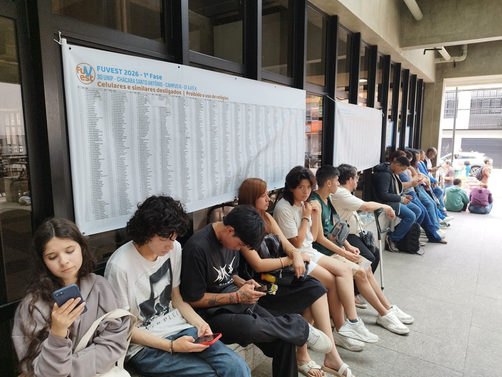 Candidatos da 1ª fase da Fuvest na faculdade Unip, na Chácara Santo Antônio, na Zona Sul de SP — Foto: LEANDRO CHEMALLE/THENEWS2/ESTADÃO CONTEÚDO