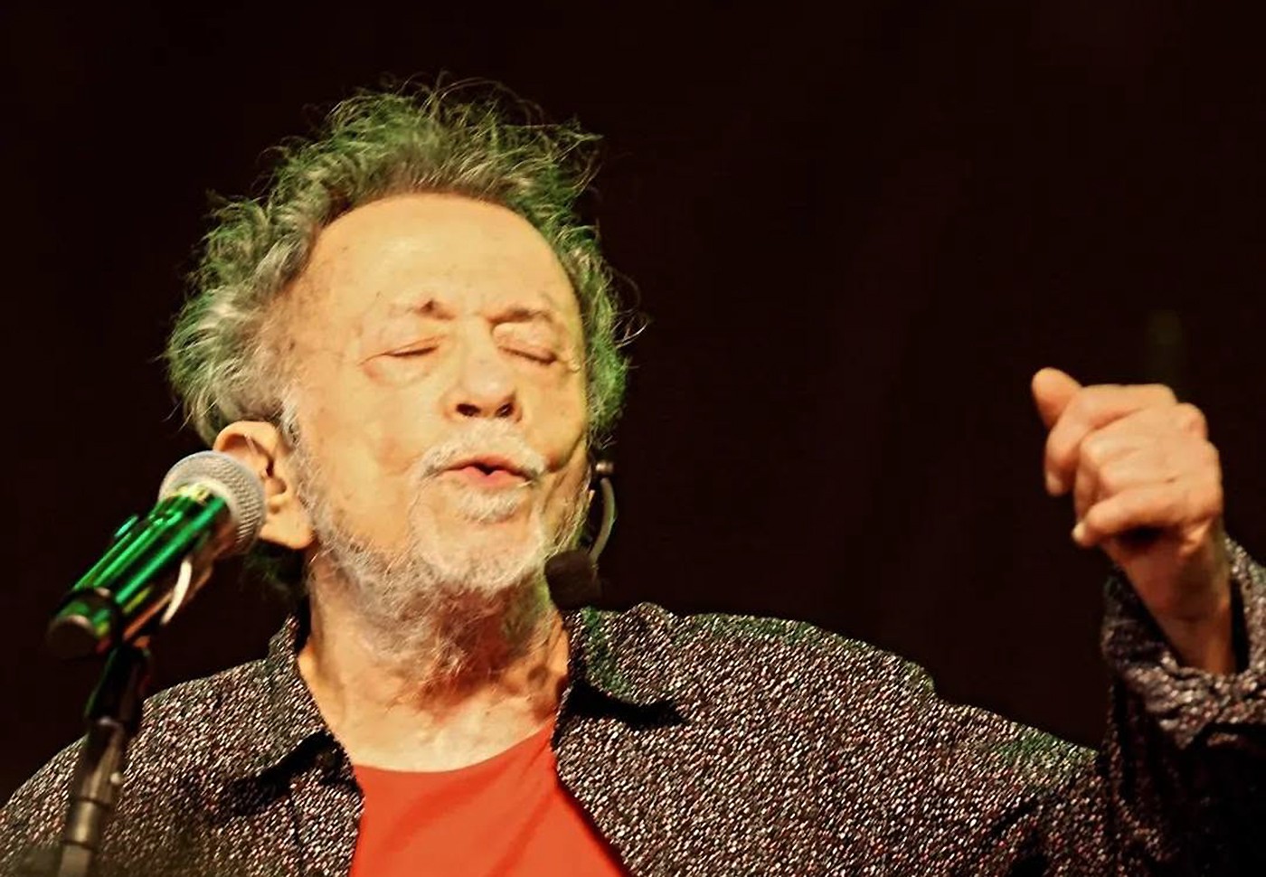 Tom Zé faz 90 anos em outubro e lança álbum ao vivo com gravação inédita de show feito em 1996, há três décadas