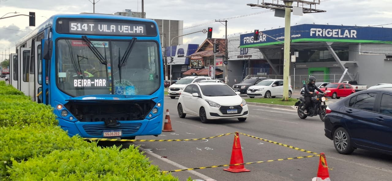 Pedestre morre atropelado por ônibus do Transcol, em Vila Velha 