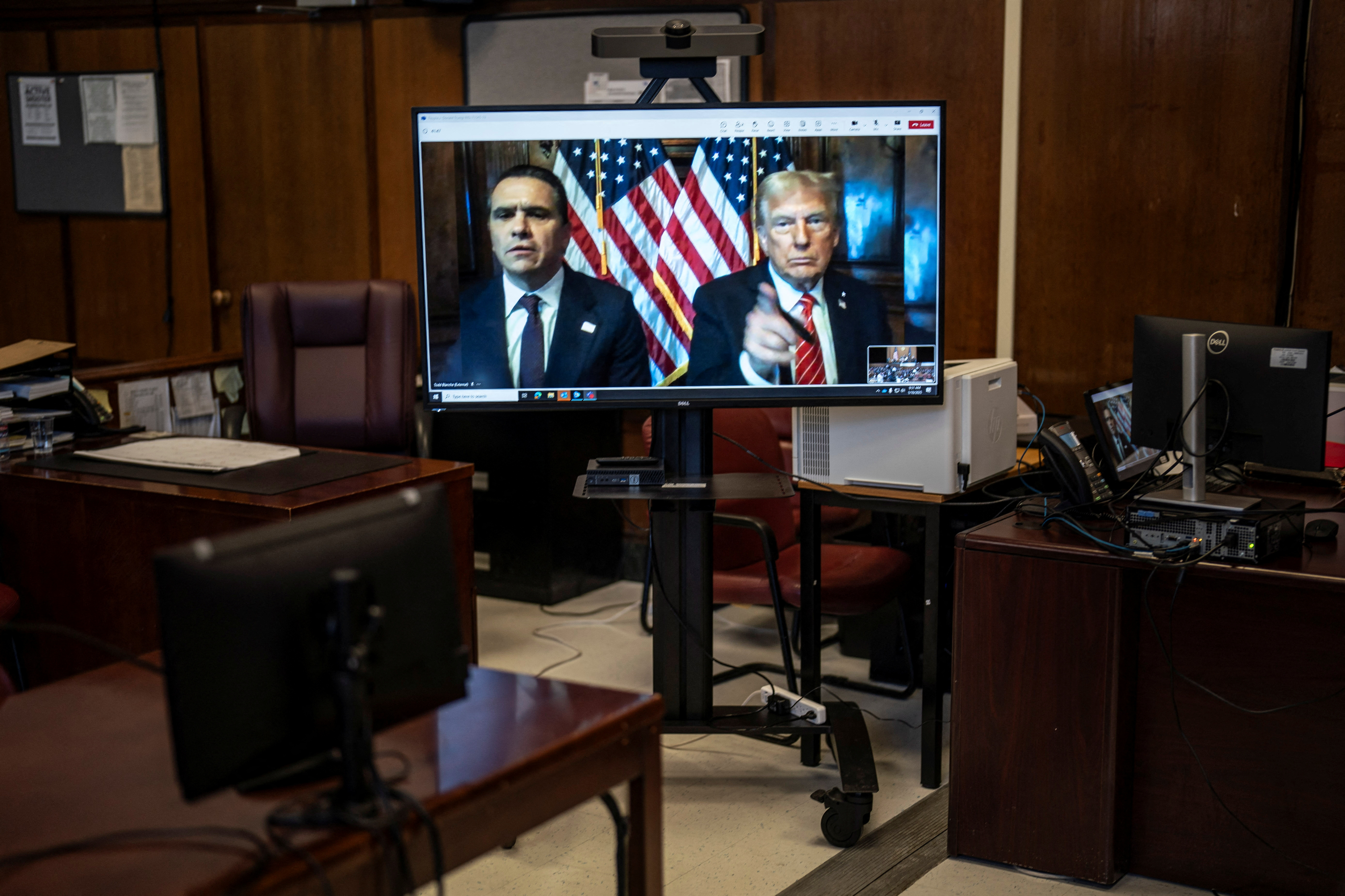Trump não será preso nem multado por condenação de fraude em pagamentos à ex-atriz pornô Stormy Daniels