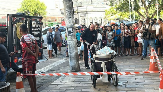 Neto é preso por usar corpo do avô para pedir dinheiro em Manaus
