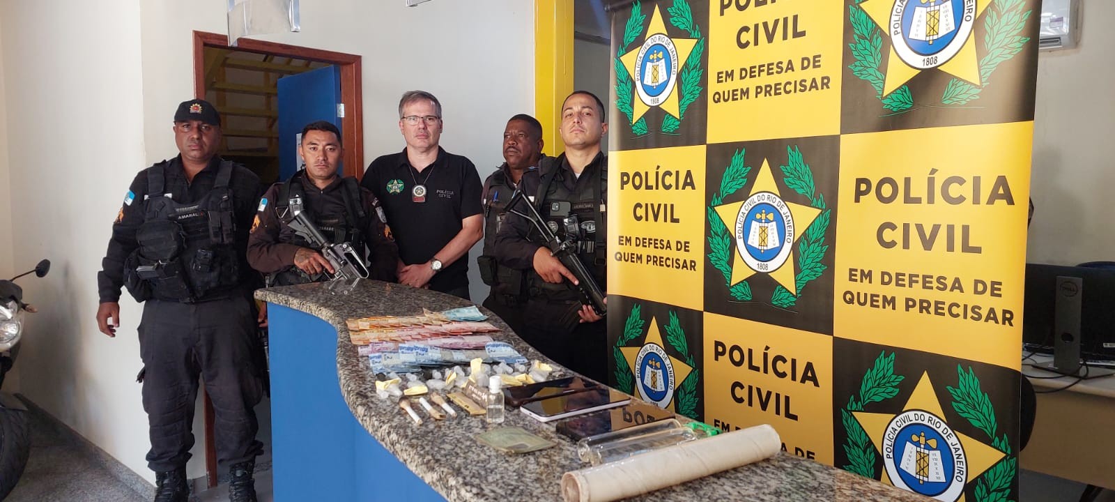 Quatro pessoas são presas por tráfico de drogas em Piraí