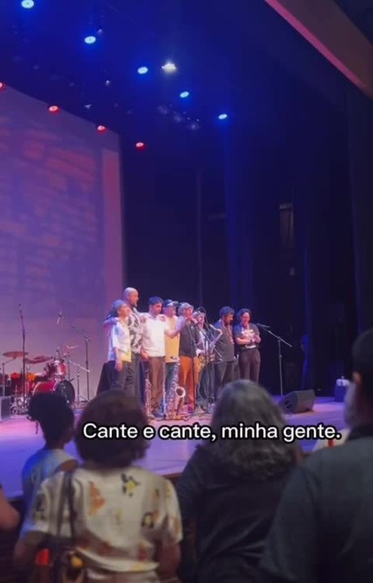 Banda de Hermeto Pascoal homenageia músico; morte do artista foi anunciada ao fim de show em BH