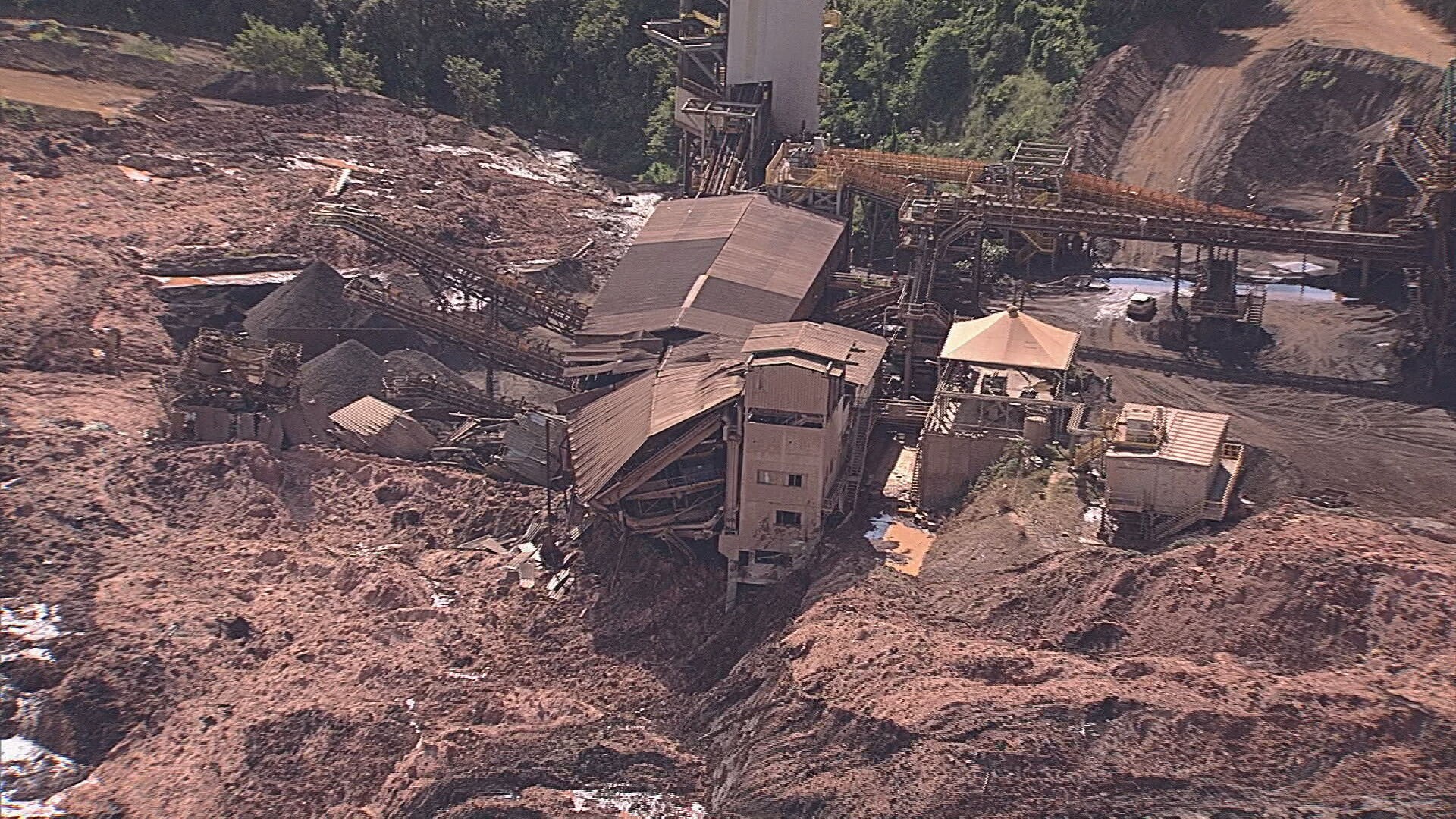 Consultas por formulário e laudos falsos: entenda esquema de fraude de documentos para indenizações da tragédia de Brumadinho