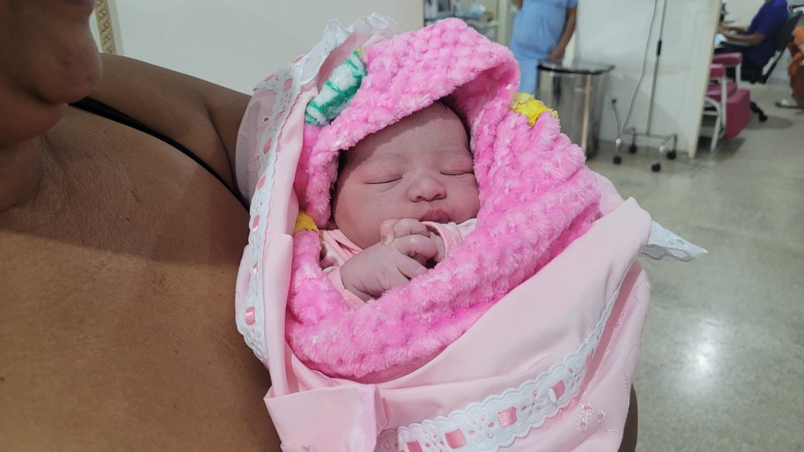 Primeiro bebê de 2026 nasce em Ariquemes, RO; é uma menina