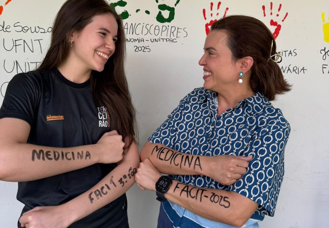 Mãe e filha realizam sonho e dividem sala de aula em curso de Medicina no Tocantins