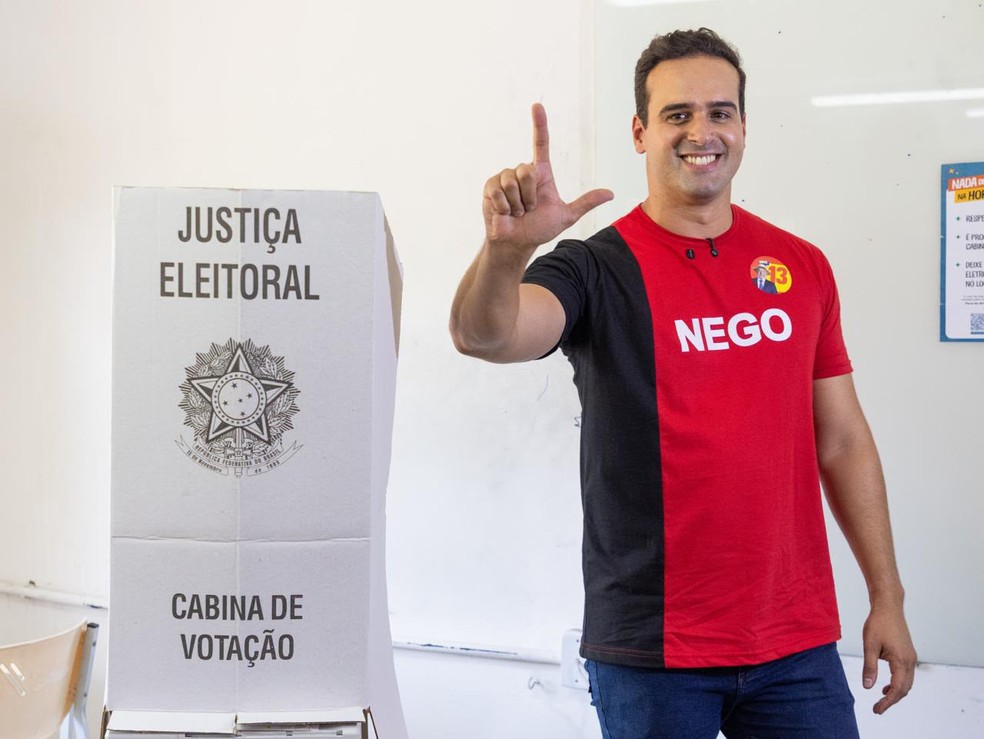 Lucas Ribeiro, governador reeleito da Paraíba, vota no CCJ, em Campina Grande. — Foto: Divulgação/Assessoria do governador Lucas Ribeiro