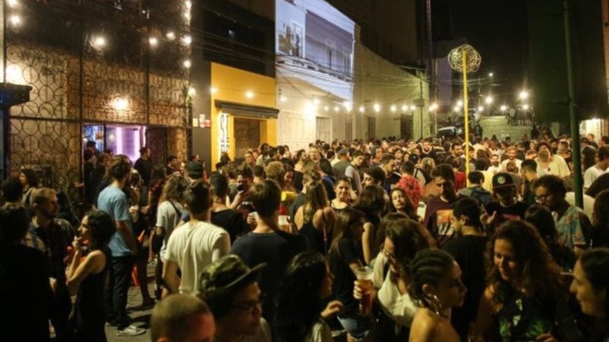 Funcionamento de bares no Centro de Florianópolis tem novas regras; veja o que muda