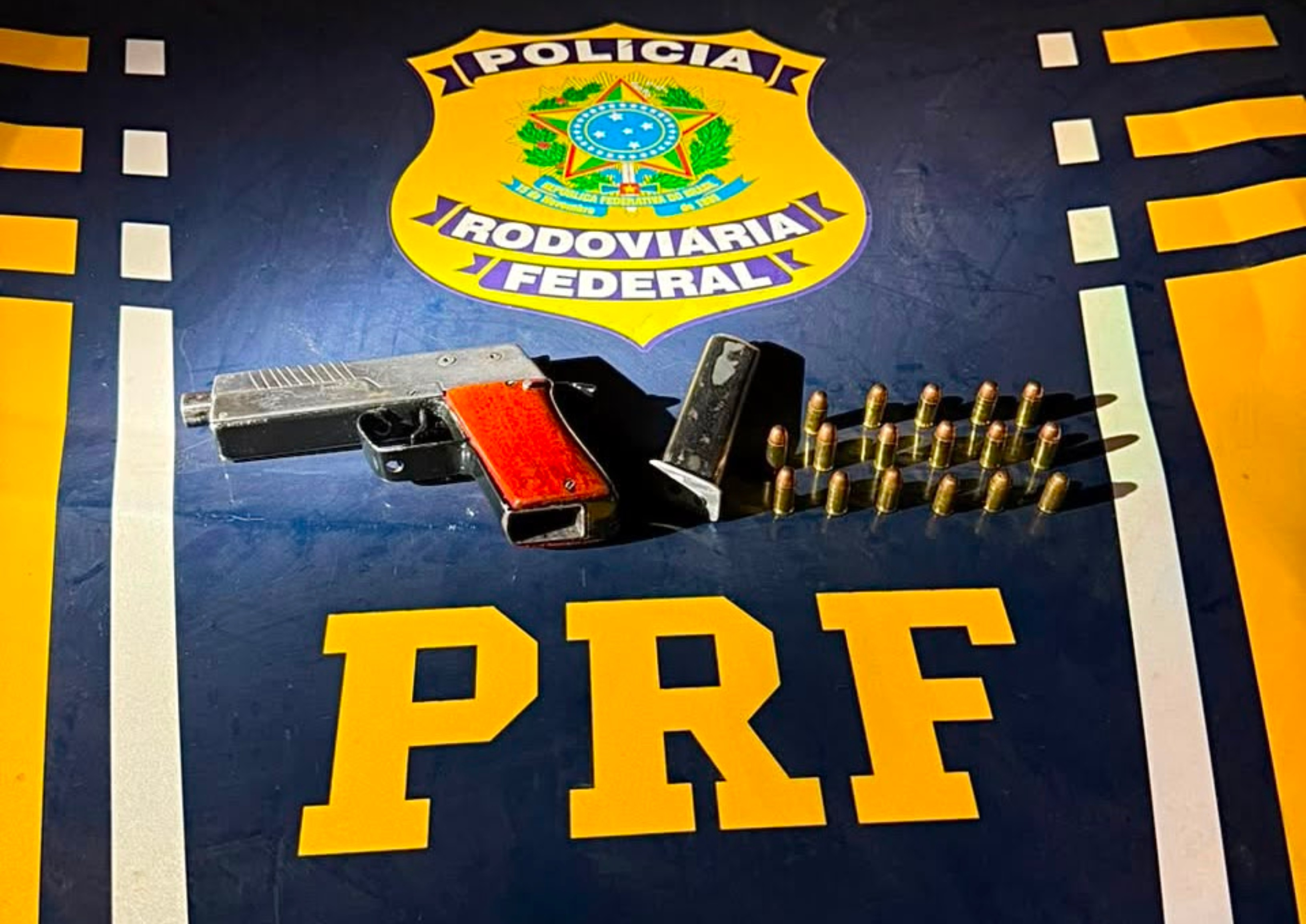 Trio a caminho de competição é flagrado com pistola artesanal, munições e droga na BR-174