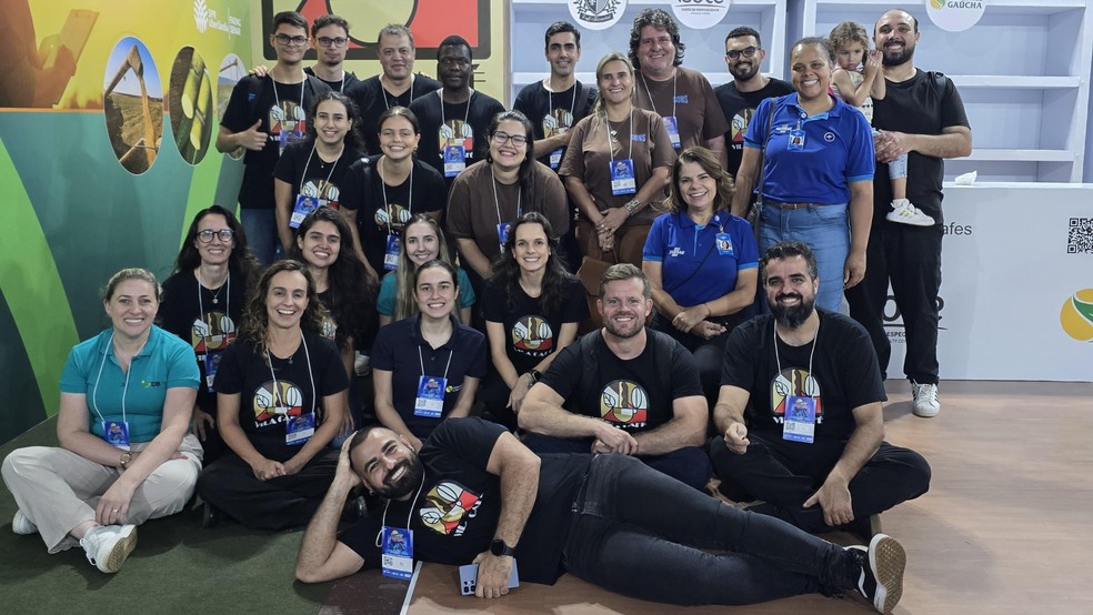Grupo "Da Semente à Xícara" reúne alunos e profissionais de diversas áreas na produção e divulgação do Café Porandu — Foto: Reprodução/Arquivo pessoal