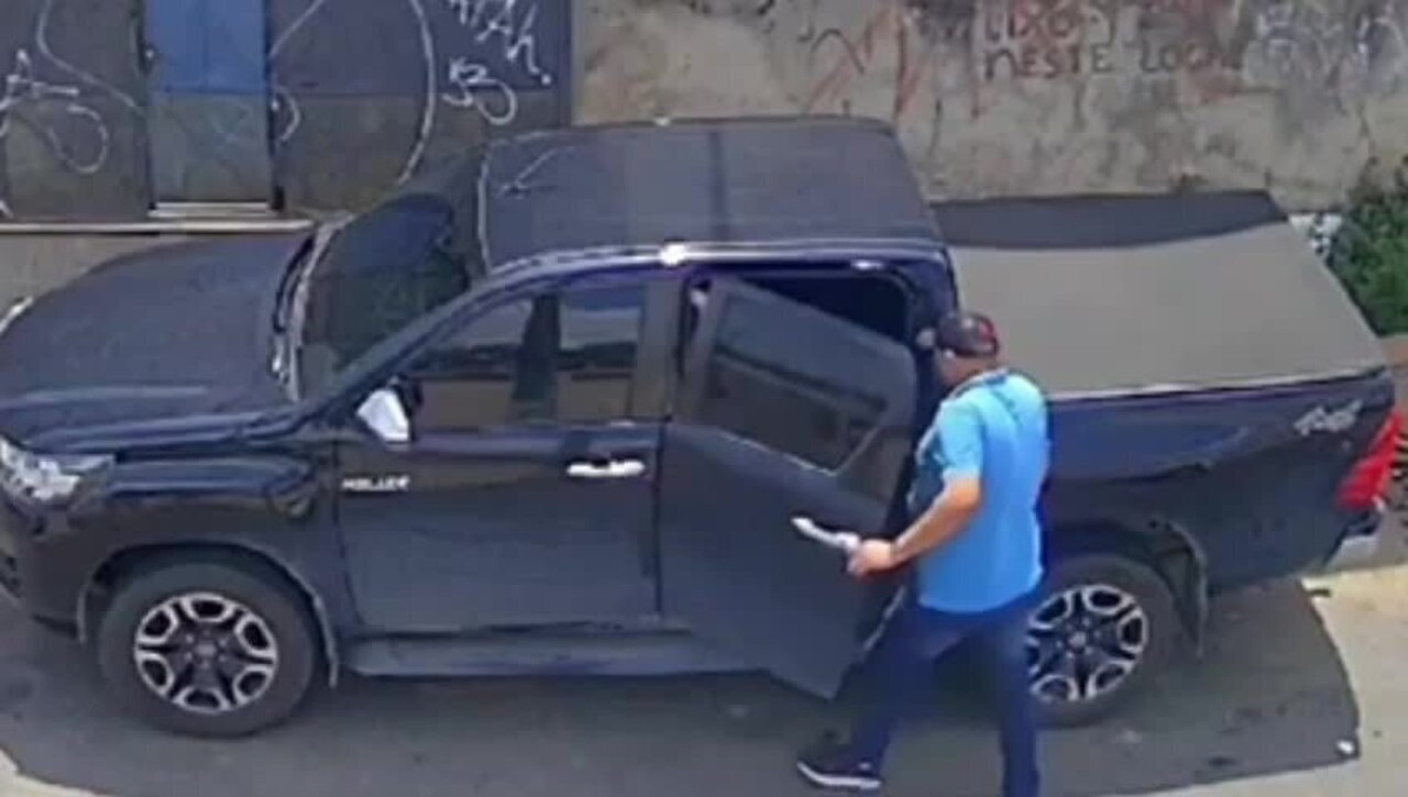 Homem deixa R$ 22 mil em carro e dinheiro é furtado na Zona Leste de Manaus; VÍDEO