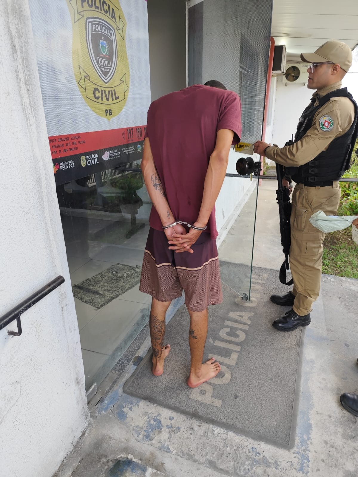 Homem é preso após atingir mulher com um golpe de faca em João Pessoa 