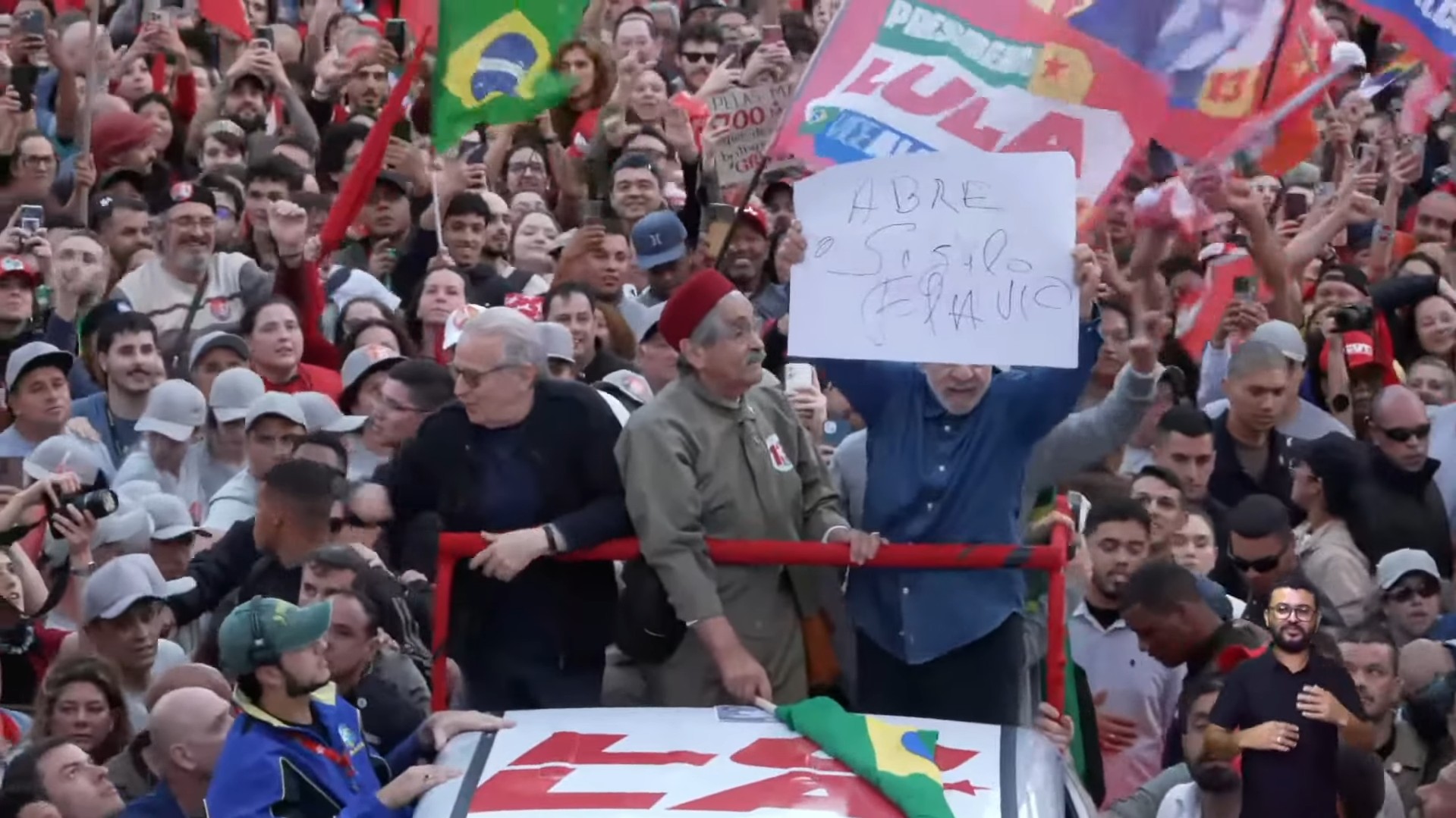 Lula diz que vai entregar ao TSE autorização para quebra de sigilo bancário e telefônico dele e da família