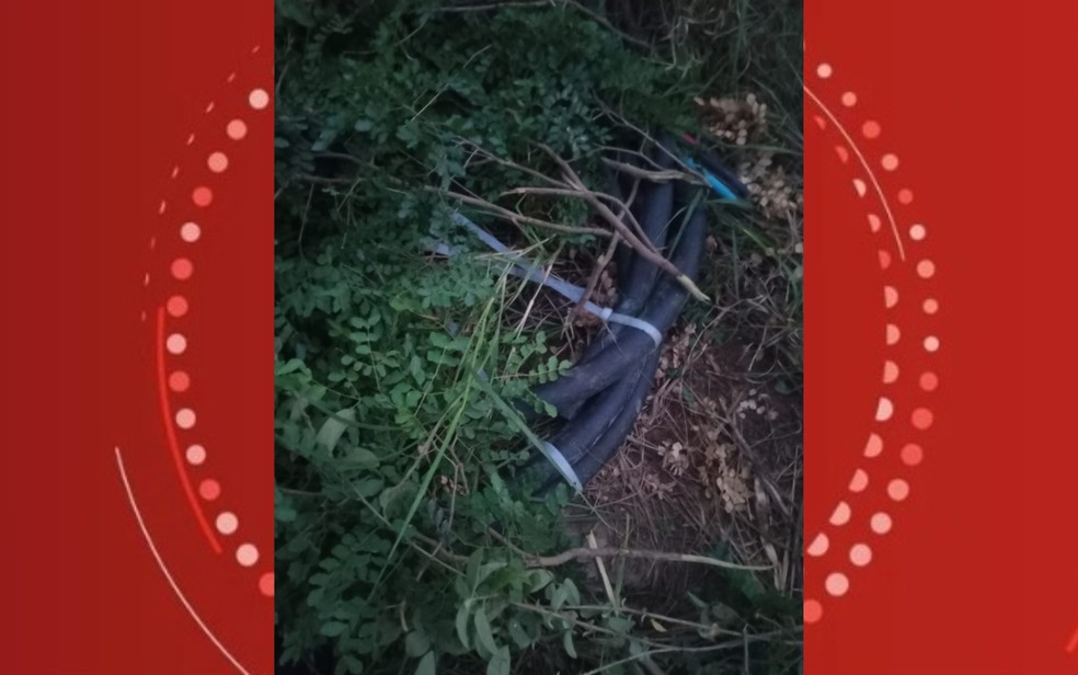 Funcionário jogou cobre em matagal para furtar material de mineradora — Foto: Polícia Militar