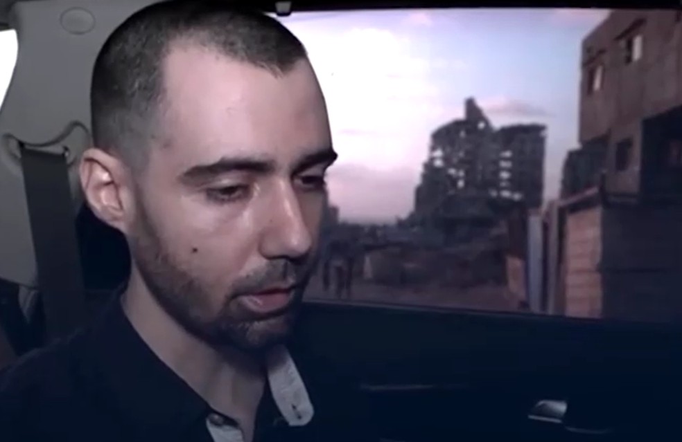 O israelense Guy Gilboa-Dalal, que foi feito refém pelo Hamas, em vídeo divulgado pelo grupo terrorista na Cidade de Gaza. — Foto: Reprodução/ g1