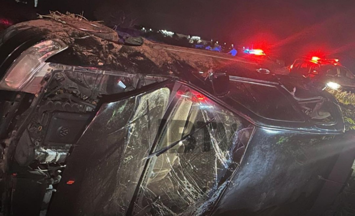 Vítima fica presa às ferragens ao capotar carro em estrada vicinal do interior de SP