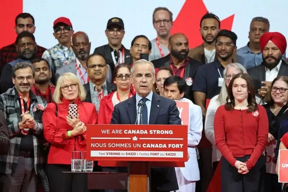 O primeiro-ministro canadense Mark Carney se apresentou aos eleitores como antagonista de Trump e atingiu um triunfo que, até então, parecia improvável — Foto: AFP