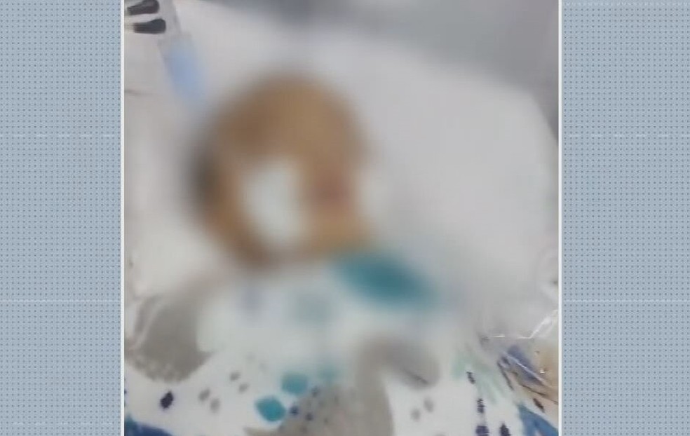 Bebê com síndrome respiratória à espera de leito por UTI em Pernambuco — Foto: Reprodução/TV Globo