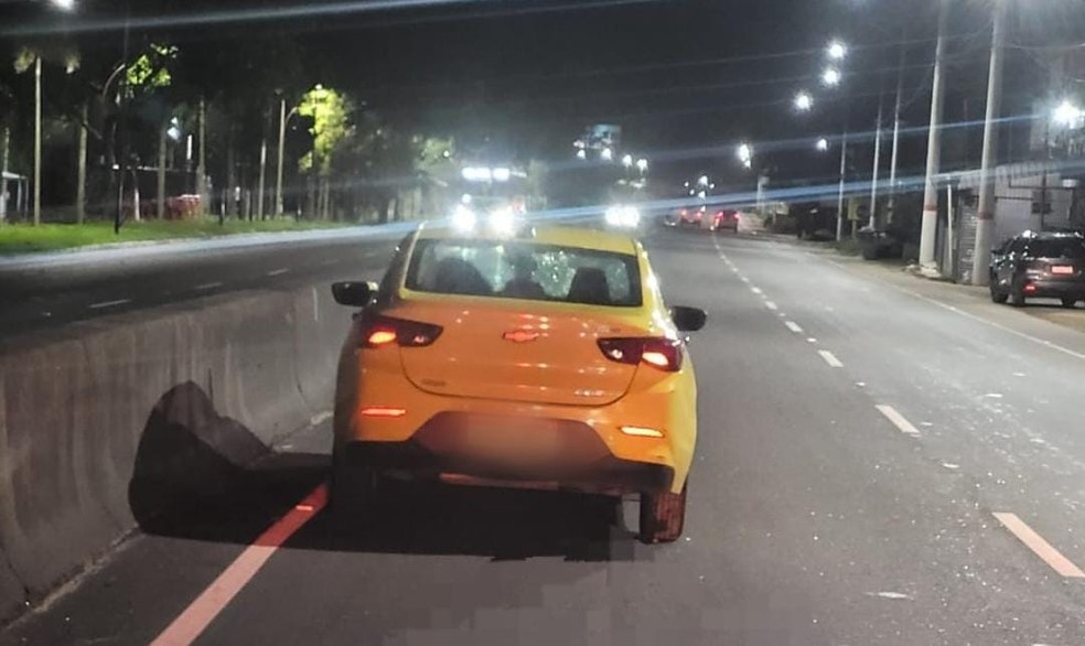 Homem morreu atropelado ao tentar atravessar na altura do km 20 da RJ-106, em São José do Imbassaí, em Maricá — Foto: CPRV