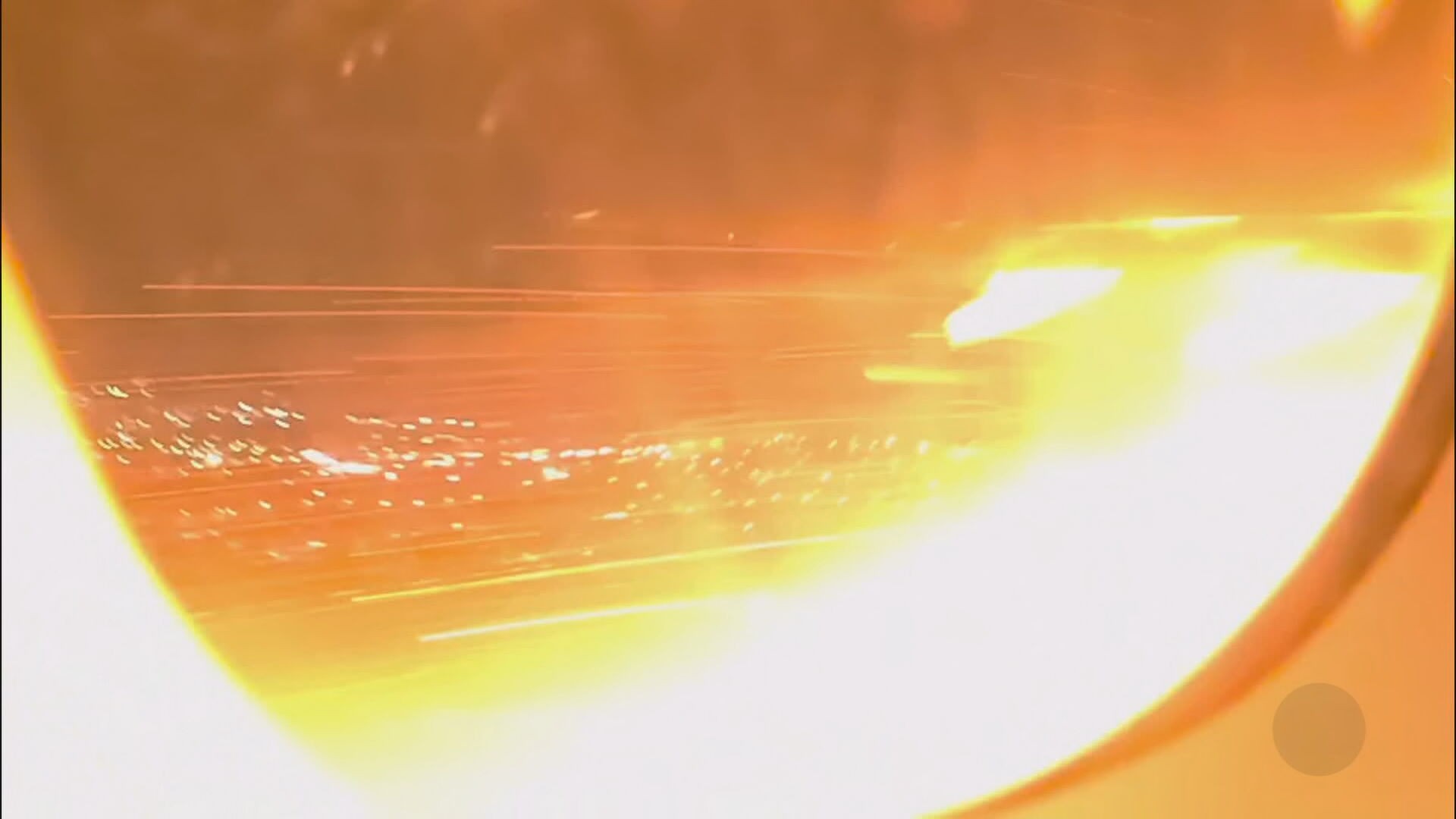 Objeto no motor ou falha: o que pode explicar explosão em motor de avião