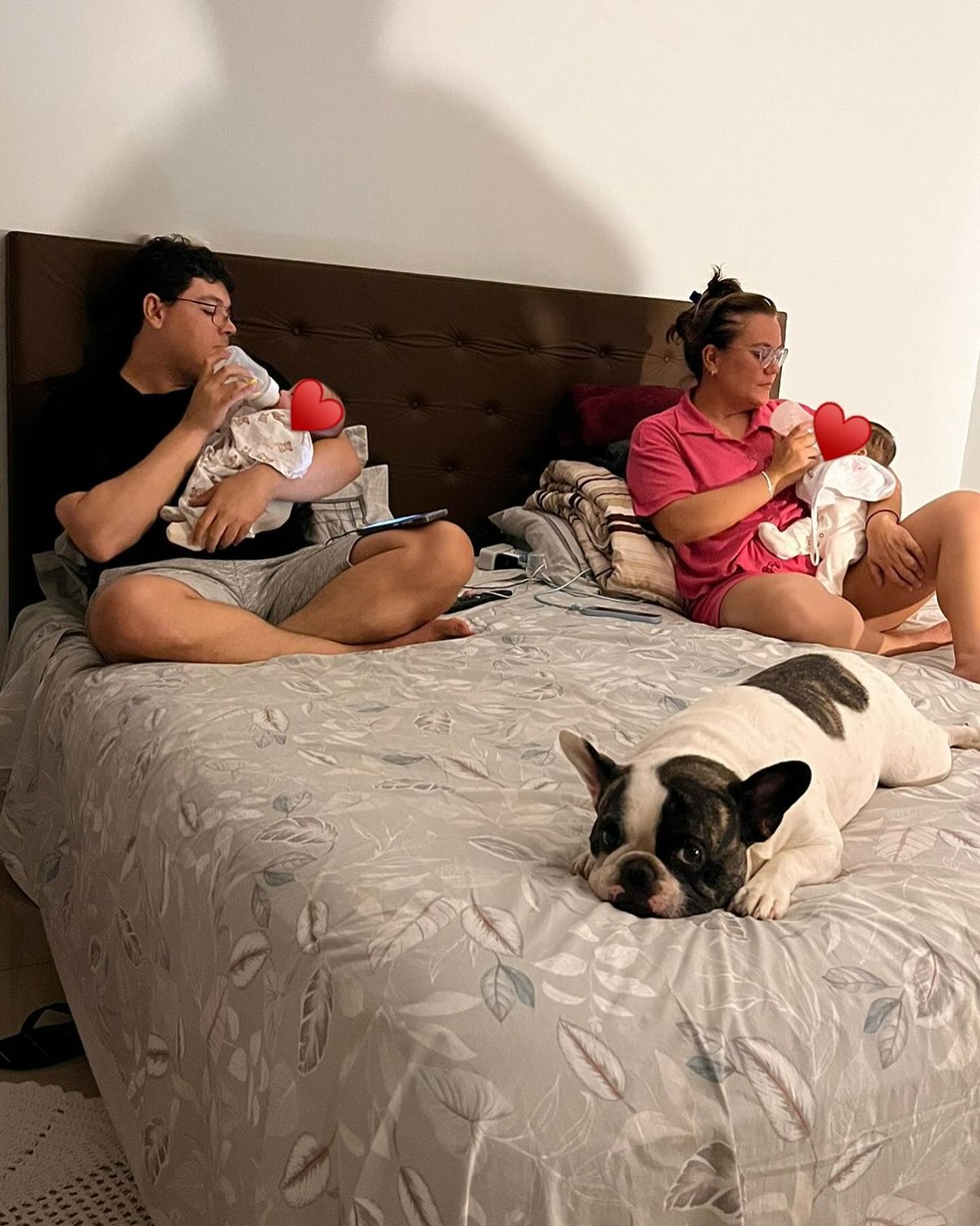 Família de Elene após receber as gêmeas — Foto: Reprodução/Acervo pessoal