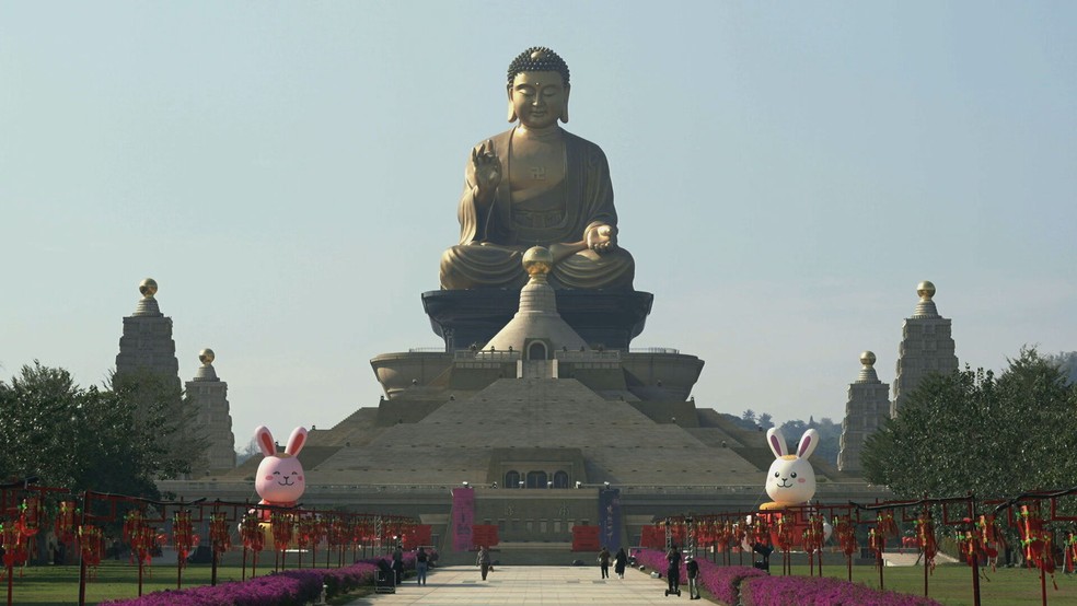 Maior estátua de um Buda sentado que já foi construída fica em Taiwan — Foto: Reprodução/TV Globo