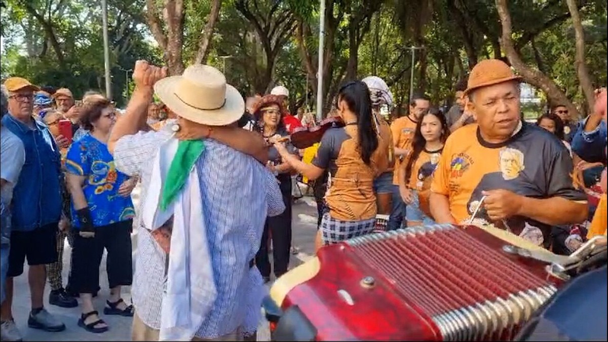 Dia da Cultura Nordestina: Procissão da Sanfona arrasta multidão pelo Centro de Teresina
