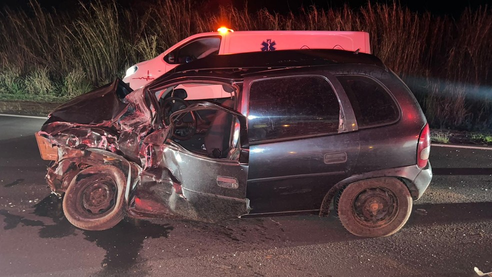 Motorista morre em colisão entre carro e caminhonete na Rodovia General Euclides de Oliveira Figueiredo (SP-563) — Foto: Polícia Rodoviária
