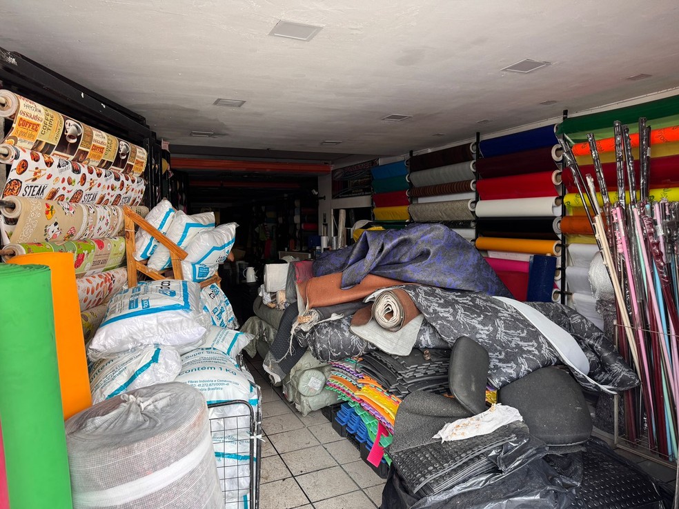 Térreo da loja de tecidos no Alecrim: danos foram no primeiro andar — Foto: Vinícius Marinho/Inter TV Cabugi