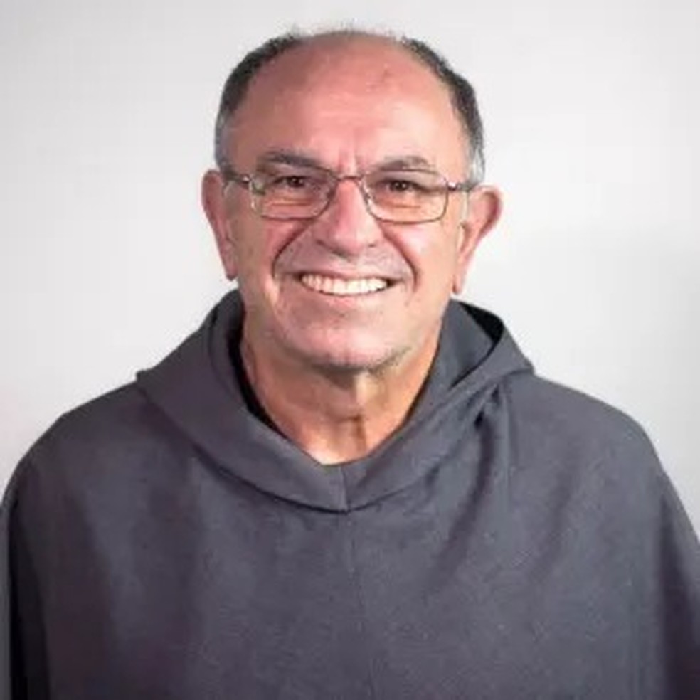 Frei Ismael Stangherlin, de 66 anos, está internado em estado grave após acidente em frente à igreja — Foto: Arquidiocese de Cascavel