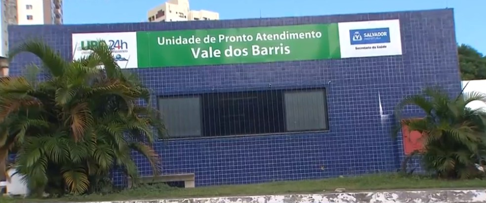 Mulher foi até a Unidade de Pronto Atendimento (UPA), no Vale dos Barris, em Salvador, receber atendimento após ser agredida — Foto: Reprodução/TV Bahia