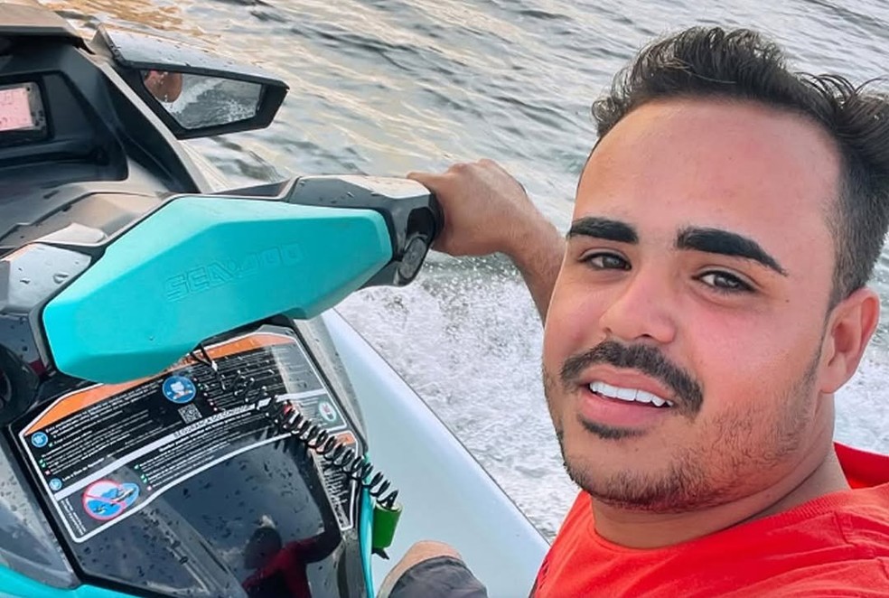 Roberto Alves, que é morador de Santo Antônio dos Lopes, estava pilotando a moto aquática, quando perdeu o controle e caiu na água, desaparecendo logo em seguida. — Foto: Divulgação/Redes sociais