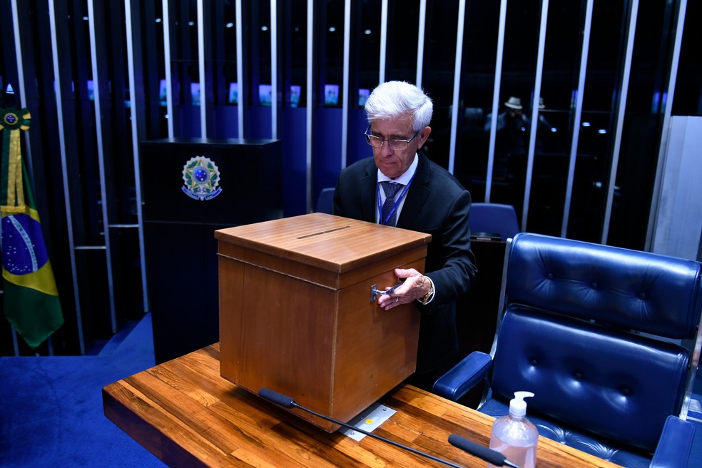 No Senado, cdulas com votos dos senadores sero depositadas em urnas que foram colocadas no plenrio da Casa  Foto: Edilson Rodrigues/Agncia Senado