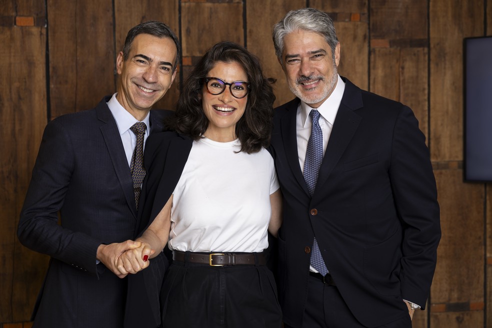 (Da esq. p/ dir.): Os apresentadores César Tralli, Renata Vasconsellos e William Bonner — Foto: Divulgação/TV Globo