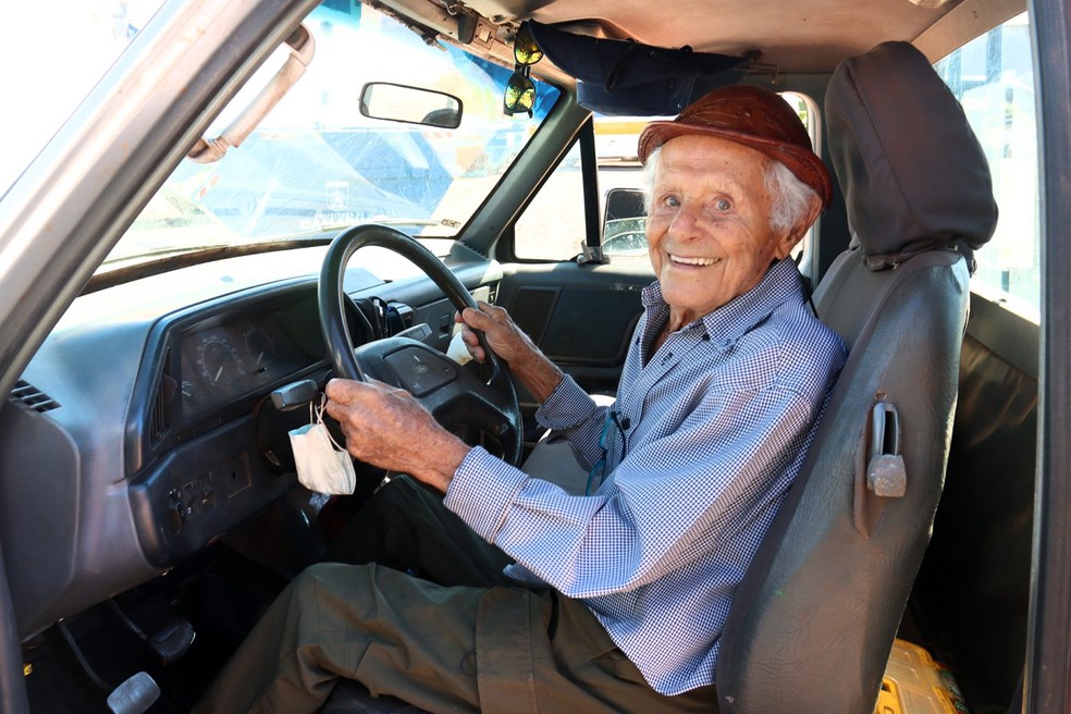 Ranulfo chegou sozinho à Agência do Detran-MS, em Camapuã, dirigindo seu próprio carro. — Foto: Rachid Waqued