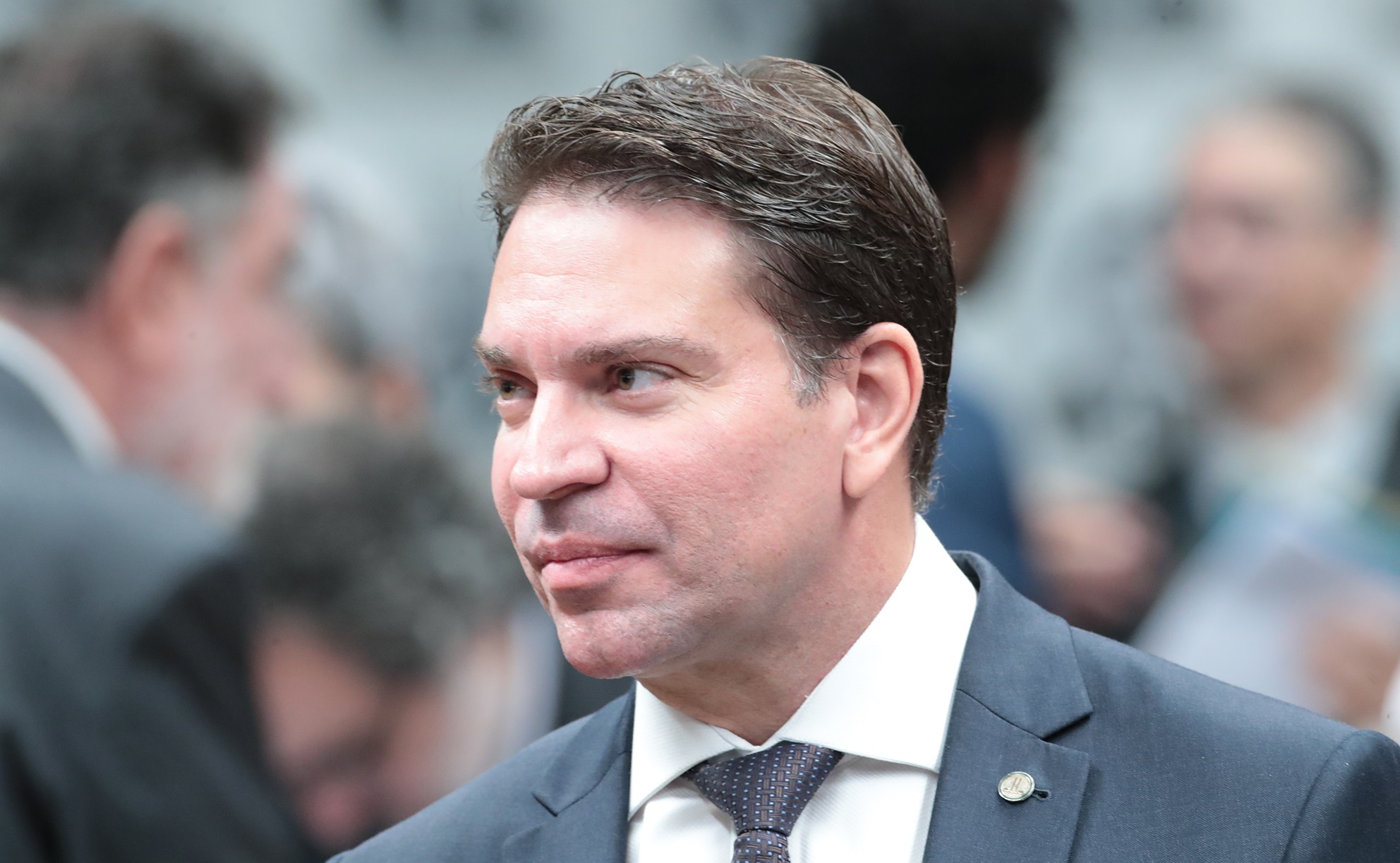 Moraes determina suspensão parcial de ação contra Ramagem; decisão afeta dois dos cinco crimes