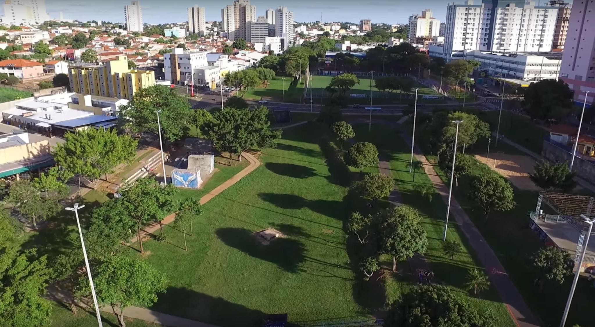 Instalação ‘Bocas do Rio - Canção Subterrânea’ reflete processo de urbanização e canalização do Córrego do Veado, no Parque do Povo, em Presidente Prudente