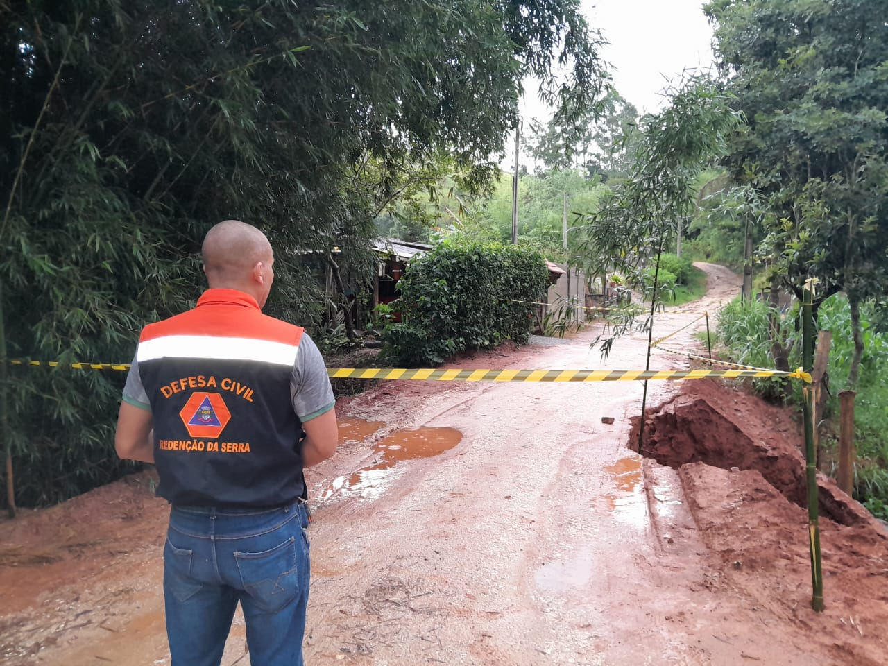 Chuvas fortes provocam estragos, alagamentos e deixam pessoas ilhadas no Vale e Litoral Norte