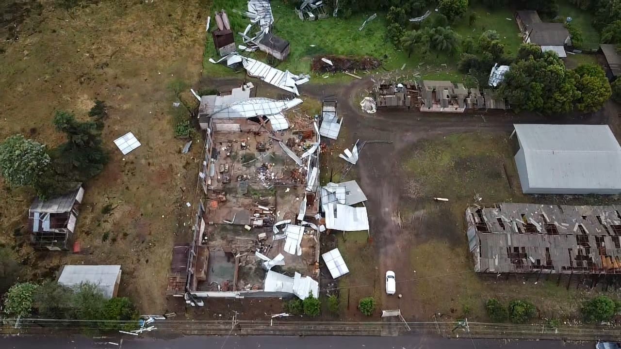 Três tornados atingiram cidades de SC, confirma Defesa Civil